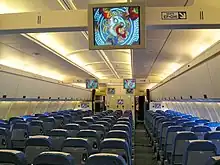 Cabine en classe économique d'un Iliouchine Il-96 de Cubana.
