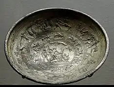 Coupe en argent doré provenant d'Idalion (Chypre). VIIIe – VIIe siècle av. J.-C. Musée du Louvre.