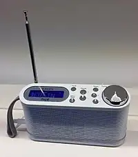 Une antenne intérieure intégrée permet à ce récepteur radio DAB+ de capter la bande VHF.