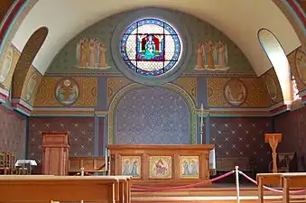 Intérieur de l'église, le chœur.