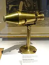 Réplique de l'objectif de Voigtländer de 1841, Stockholm, Musée national pour les sciences et la technologie.