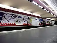 Vue générale du quai de la direction Nation de la ligne 6.