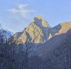 La dent d'Orlu vue de la vallée d'Orlu.