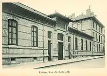 Photographie de la façade principale du lycée Molière, à la fin du XIXe&nbsp;siècle.