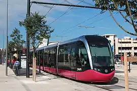 Le tramway de Dijon, à l'extérieur ...