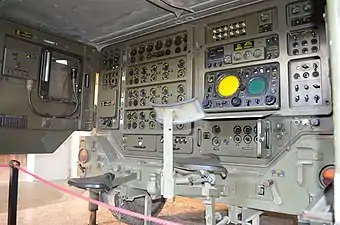 Une console du Radar de conduite de tir 63 Super Fledermaus&nbsp;(en).
