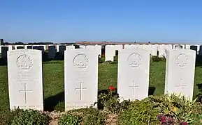 Tombes de quatre soldats australiens tombés lors de l'Offensive allemande de 1918.