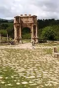 La place des Sévères et l'arc de Caracalla