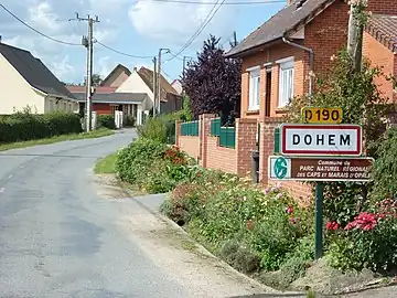 L'entrée de Dohem avec le panneau du parc régional.
