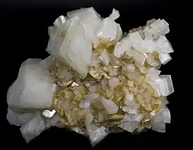 Magnésite (jaune) avec dolomite - Espagne (10,2&nbsp;×&nbsp;6,7&nbsp;cm).