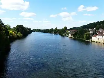 La Dordogne en limite de Varennes (à gauche) et Saint-Capraise-de-Lalinde.