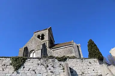 Vue des contreforts de l'église.