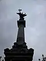 Colonne de la Victoire, vue du pied