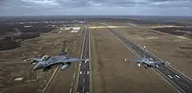 Deux F-16 danois dans le cadre de Baltic Air Policing le 15 mars 2017.