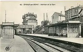 La gare d'Épinay-sur-Seine entre 1890 et 1920. La Grande Ceinture passe sur le second pont.