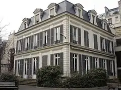 « La Maison blanche » du 107, rue Notre-Dame-des-Champs, acquise en 1973, qui abrite les bureaux de la direction.