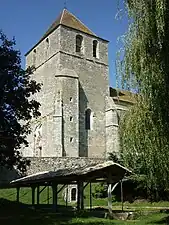 L'église vue du lavoir.