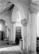 Bas-côté, au début du XXe&nbsp;siècle