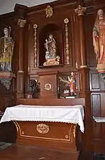 Autel de la Vierge et son retable du XVIIIe siècle .