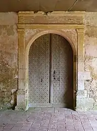 Portail du porche vers le collatéral