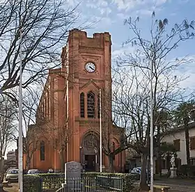 L'église vue de la place Sainte-Germaine