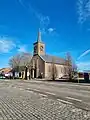 Église Saint-Ghislain, vue depuis la chaussée de Beaumont.