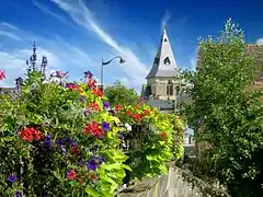 L'église vue du pont de la Libération.
