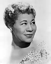 Ella Fitzgerald, première Afro-Américaine à gagner un Grammy Award en 1958, surnommée la « The First Lady of Song » en français : «&nbsp;Première dame de la chanson&nbsp;».