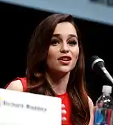 Emilia Clarke interprète Daenerys.