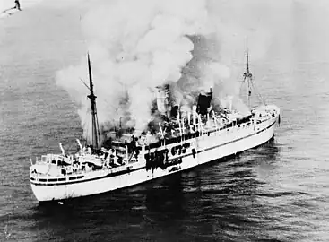 Mars 1954, le Windrush en feu au large du port d'Alger