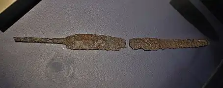 Épée cérémonielle en fer brisée, IIe – IIIe siècle, mithréum II de Güglingen.