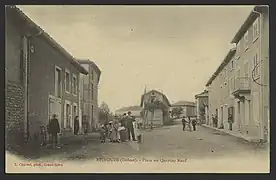 Epinouze, la place du Quartier Neuf.