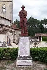 Le monument aux morts dans le cimetière (juil.&nbsp;2011)