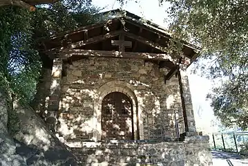 Porche et porte à l'ouest