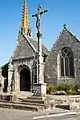 L'église et son calvaire.