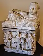 Urne "avec un voyage aux Enfers", IIe&nbsp;siècle&nbsp;av. J.-C. (Inv. 13894)