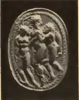 Camée étrusque vraisemblablement du IVe – IIIe&nbsp;siècle, représentant sans doute Laocoon et ses fils.