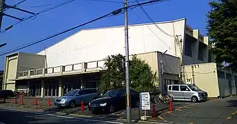 Ancien gymnase de l'université de Ritsumeikan, au nord de l'Institut Saint-Thomas