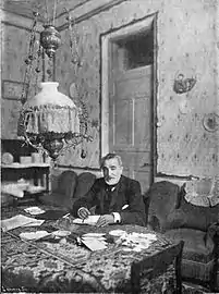 L'homme d'État Práxedes Mateo Sagasta dans sa demeure d'Ávila (1897).