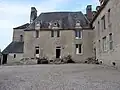 L'ancien logis qui communique avec la tour et le logis du levant.