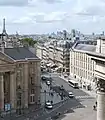 Rue Soufflot vue depuis le Panthéon ; à gauche la mairie du 5e&nbsp;arrondissement.