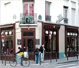 Café de l'Industrie à l'angle des mêmes rues.