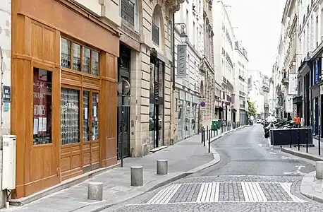 Rue du Mail vue depuis la place des Petits-Pères.