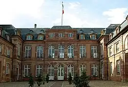 Le palais du Gouverneur militaire.