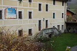 Façade sud de la bâtisse.