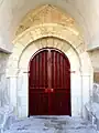 Portail sous le porche.