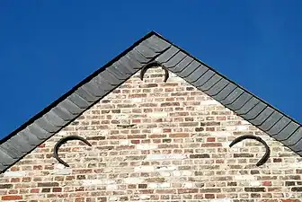 Ancres en forme de fer à cheval.