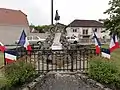 Memorial mai 1940, au nord du bourg.