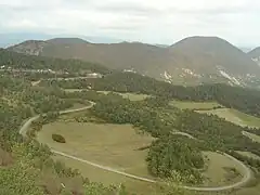 Vue sur la route de l'avant-dernier kilomètre d'ascension sur le versant est.
