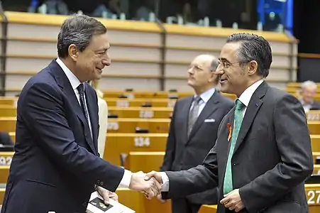 Ramon Tremosa en tant que rapporteur pour le rapport de la BCE avec le Président Mario Draghi, décembre 2011.